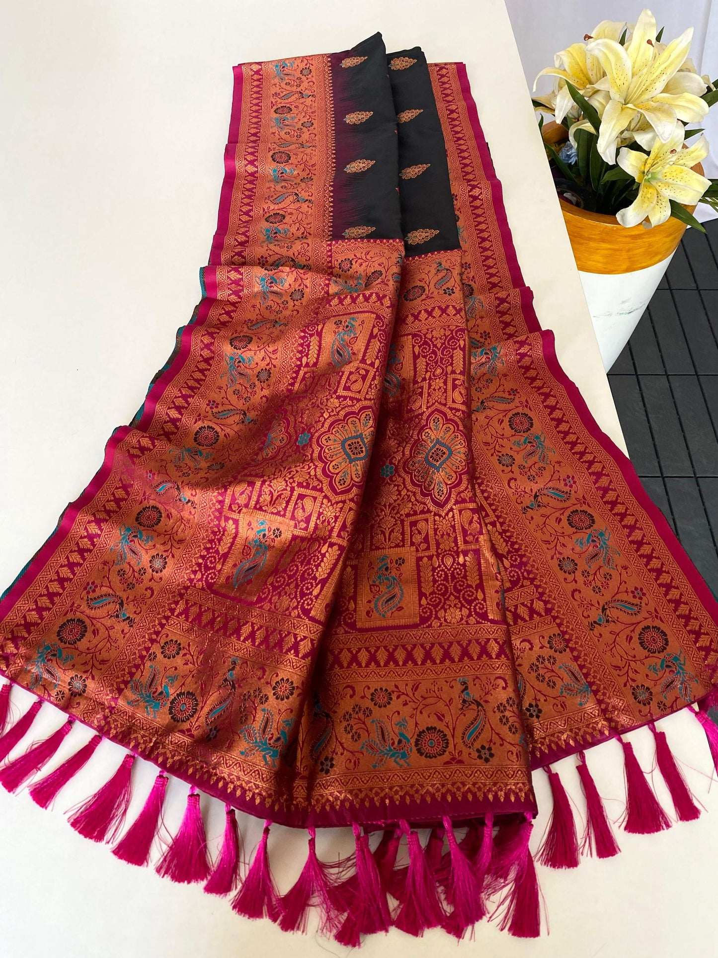 Mameraa Sarees Soft Silk Blend Blend Saree With Zari Weaving Meenakari Design-Black