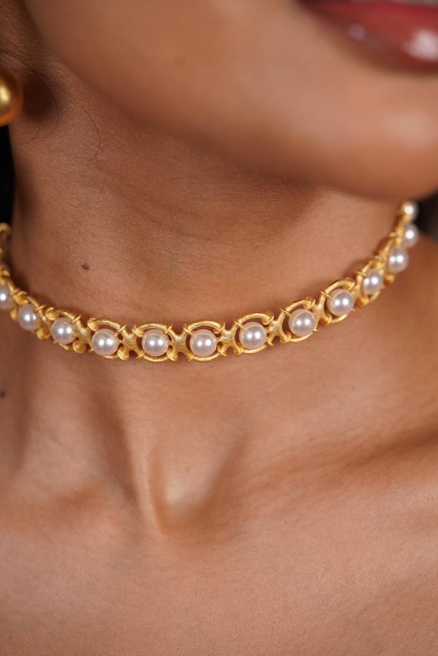 Chic Pearl‑Gold Affair Choker