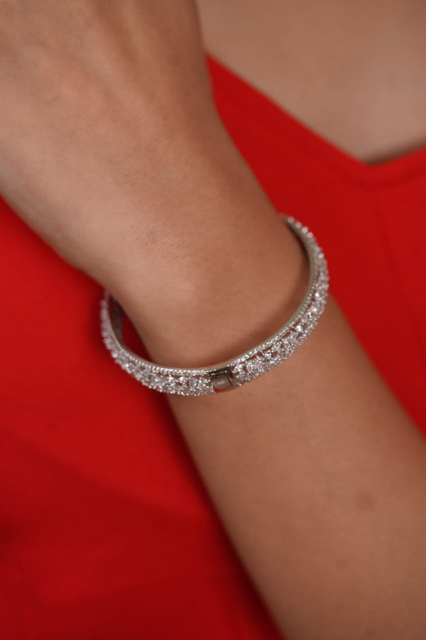 Scattered Diamond Thin Bangle Style Bracelet | Openable