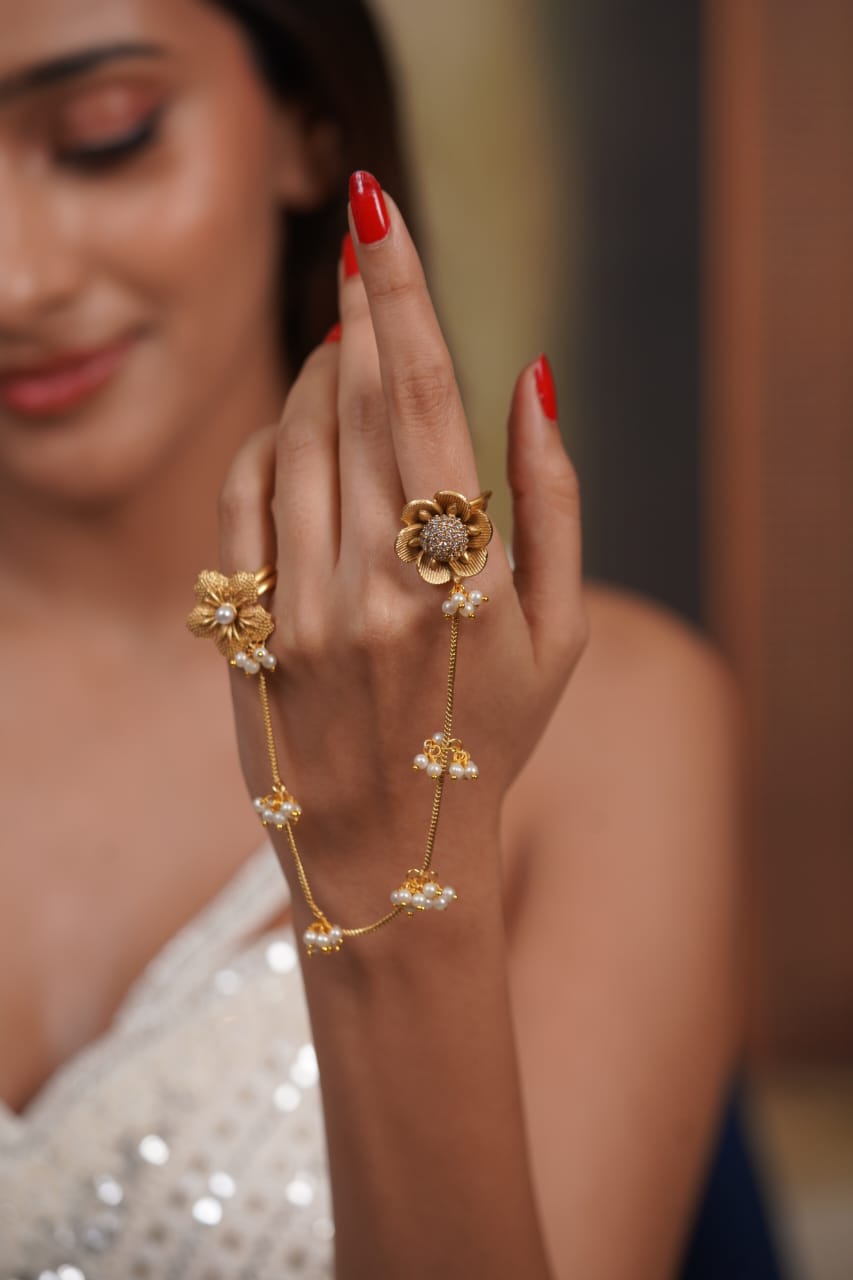 Siliguri Floral Polki Gold 2-Finger Ring | Adjustable
