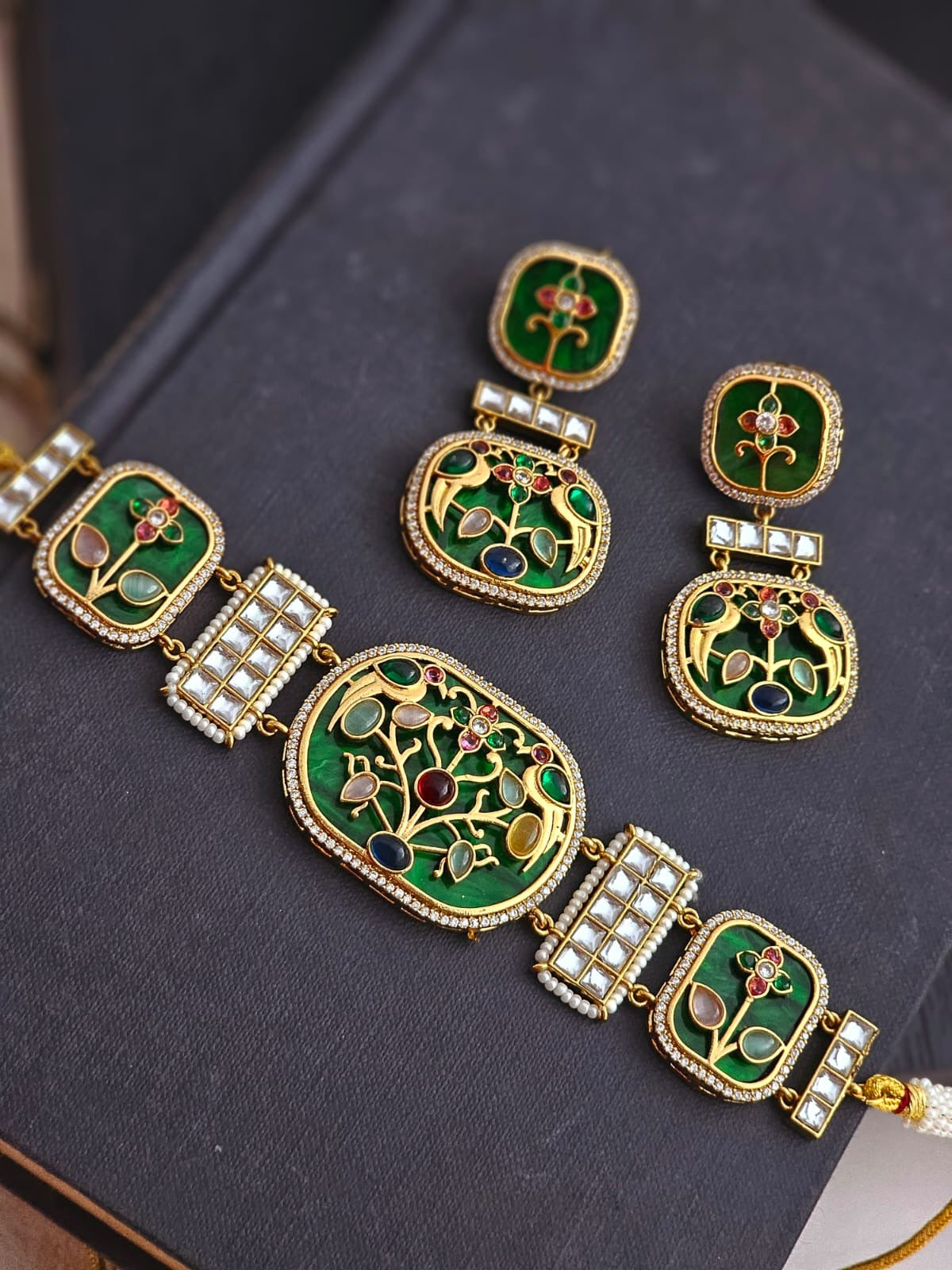 Shahi Gulnaar Choker