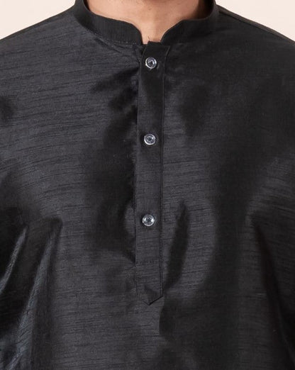Zavaya Men Black Solid Banarasi Silk Kurta