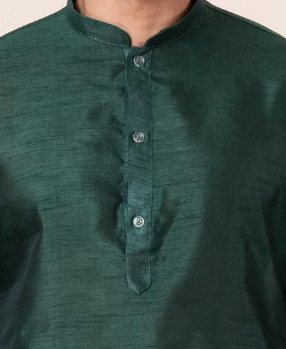 Zavaya Men Dark Green Solid Banarasi Silk Kurta