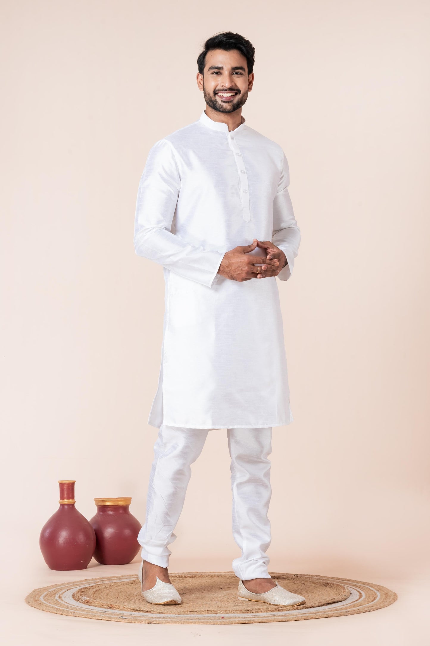 Zavaya Men White Solid Banarasi Silk Kurta