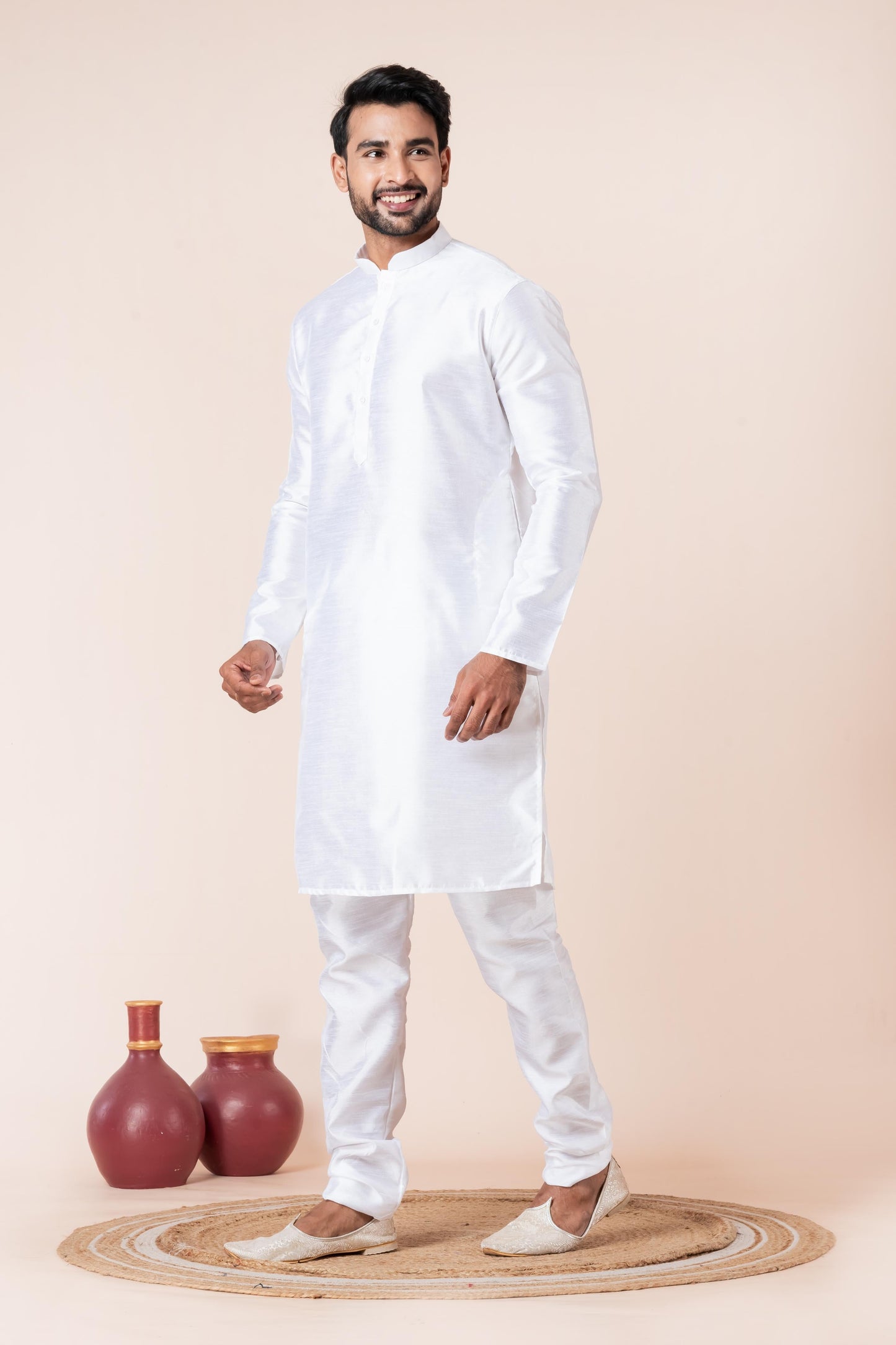 Zavaya Men White Solid Banarasi Silk Kurta