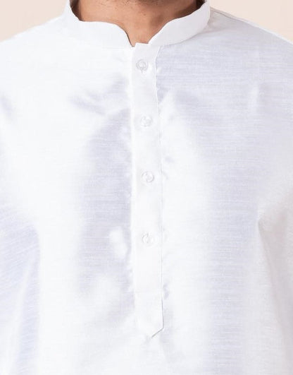 Zavaya Men White Solid Banarasi Silk Kurta