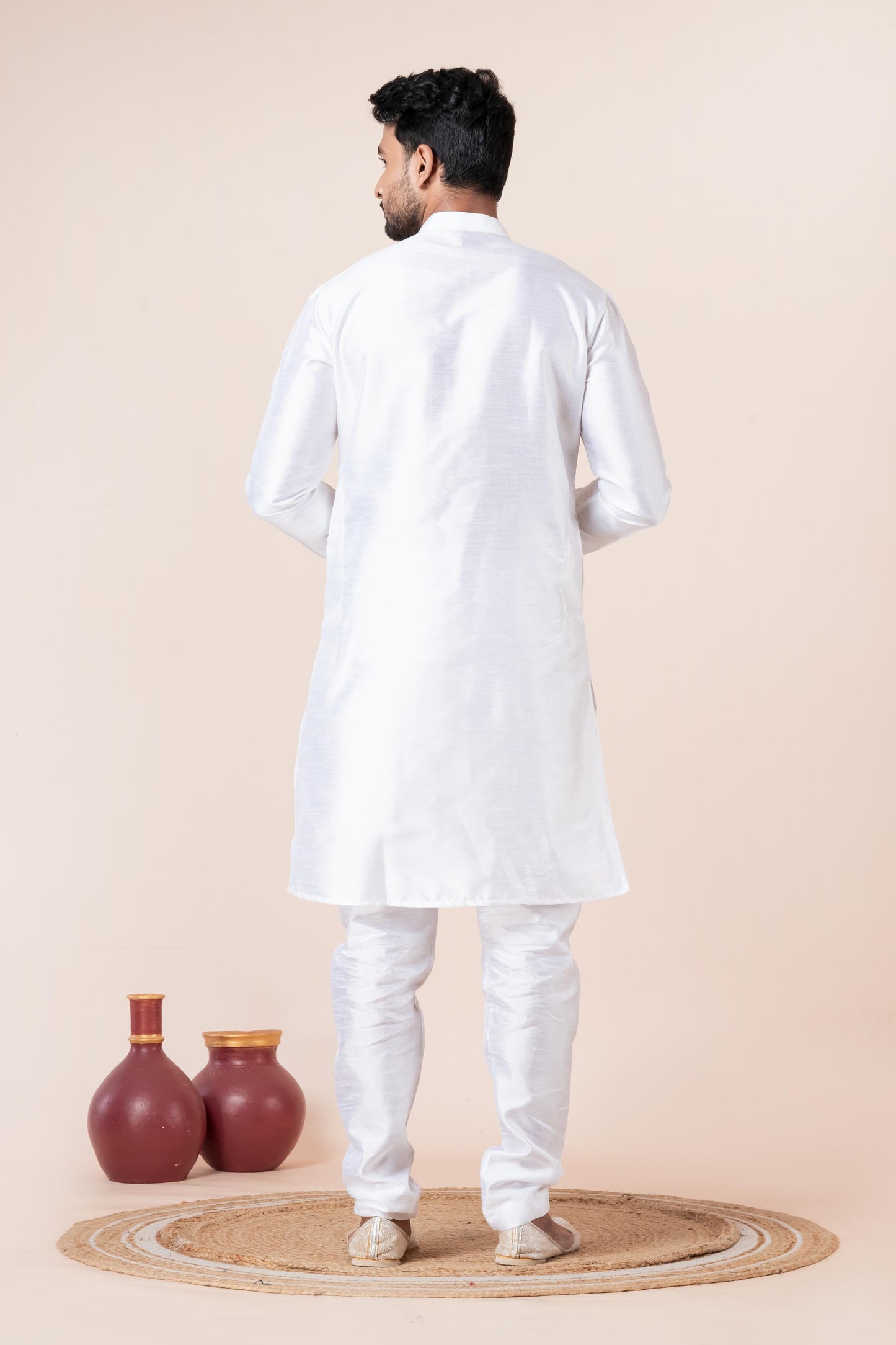 Zavaya Men White Solid Banarasi Silk Kurta