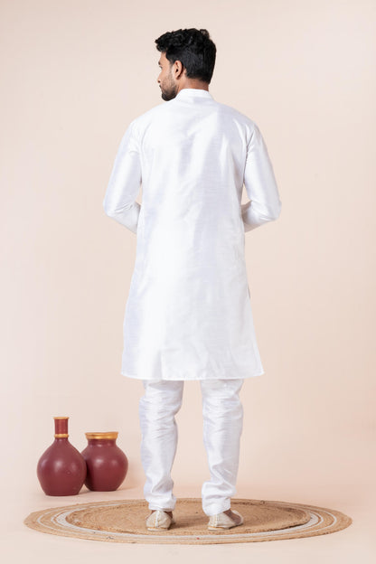 Zavaya Men White Solid Banarasi Silk Kurta