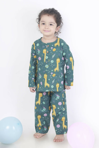 Breathables Green Giraffe Print Cotton Nightsuit Set For Kids