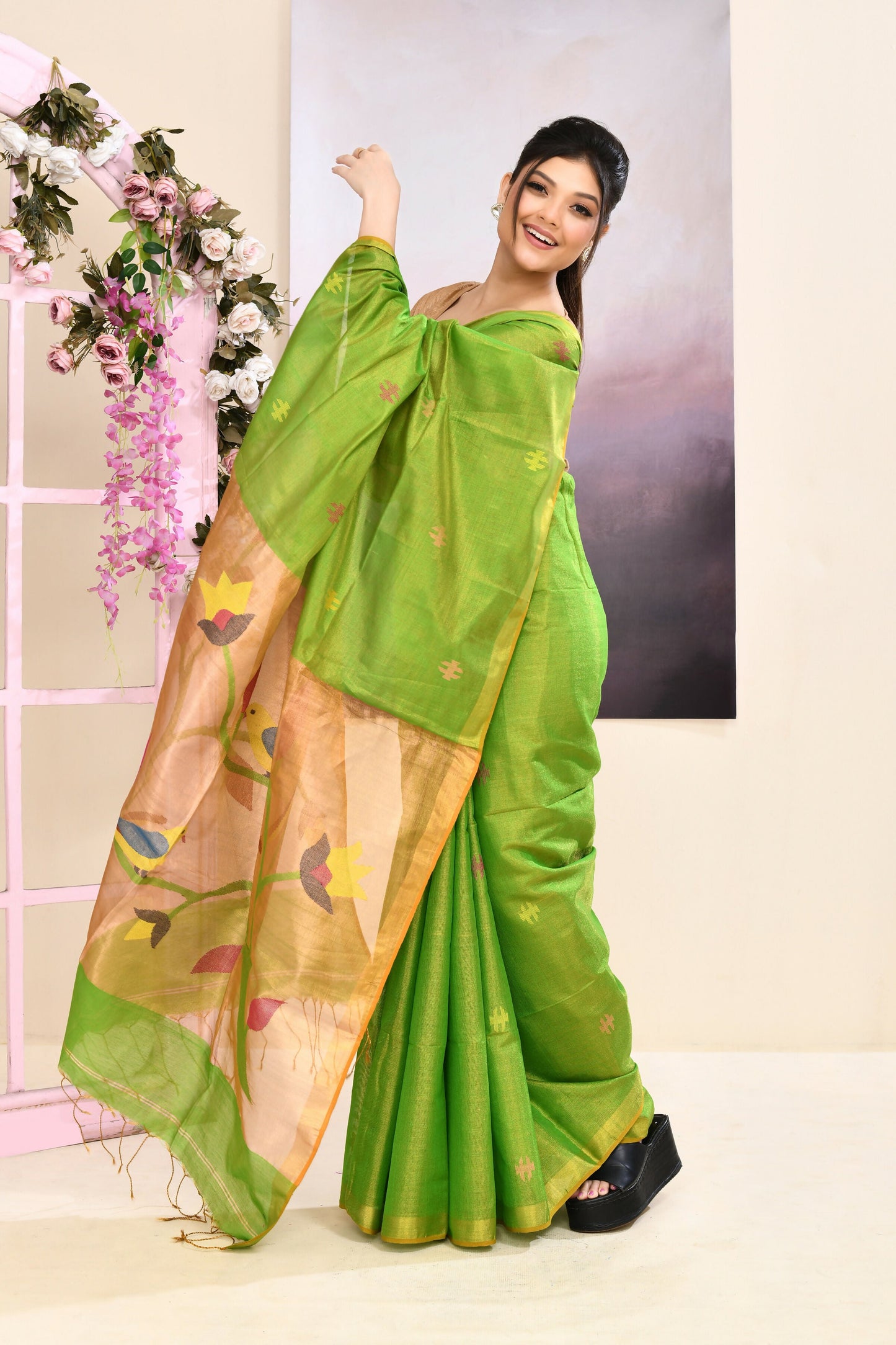 Piyari Fashion Women's Green Embellished Tissue Jamdani Saree