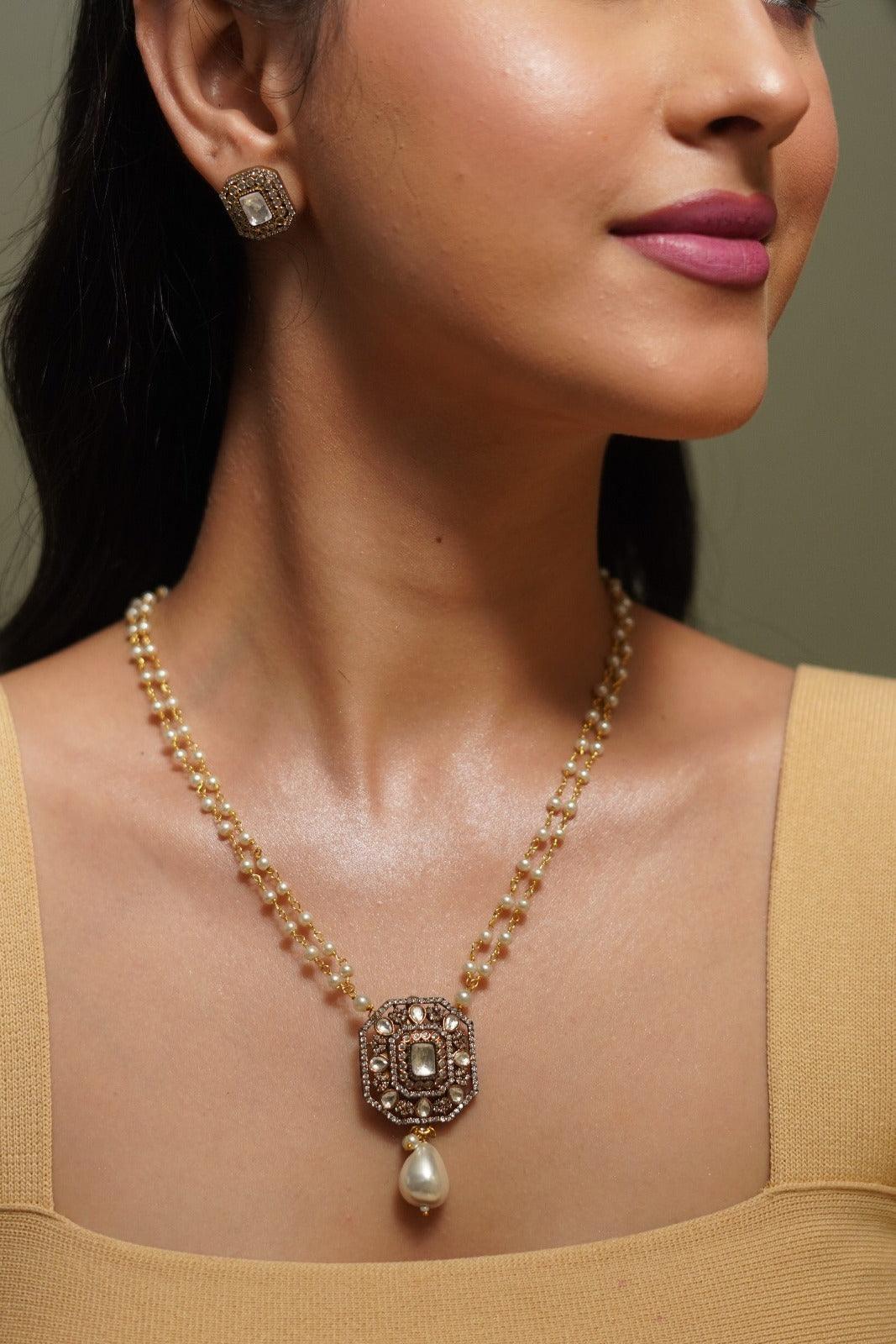 Antique Gold Polki Pendant Set With Stud