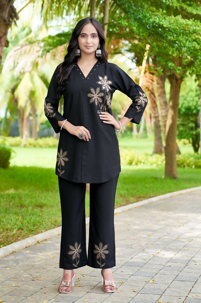 Teeya Creation New Latest Stylish Elegant Black Embroidered Kurti with Matching Pants Co-ord Set