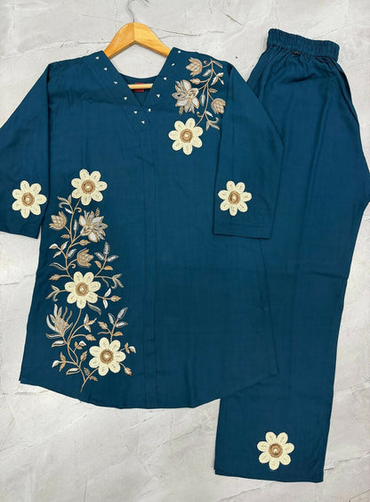 Teeya Creation Women Teal Blue Embroidered Tunic & Pant Co-Ord Set