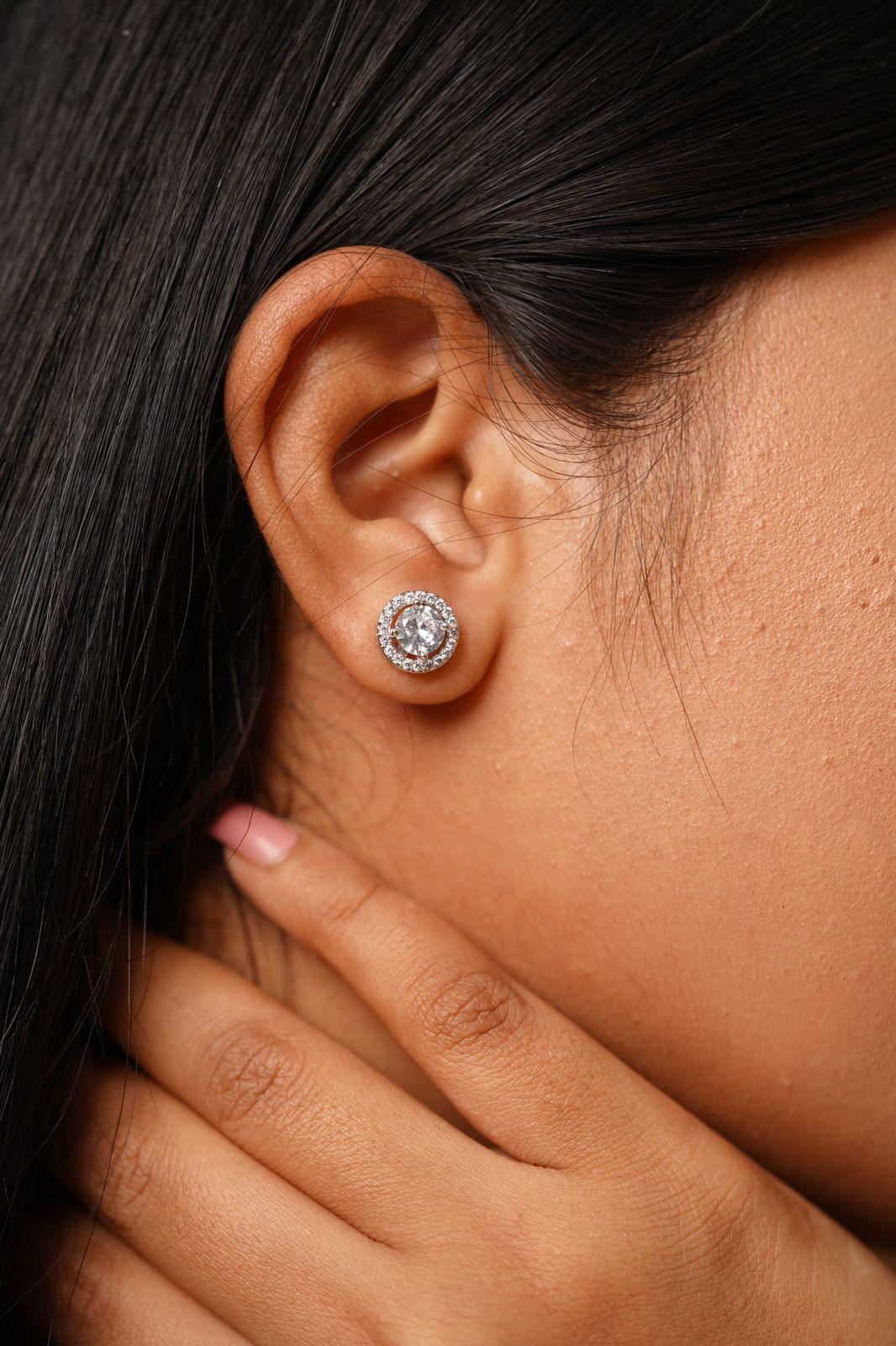 Basic Round Diamond Solitaire With Halo | Screwback | 6mm