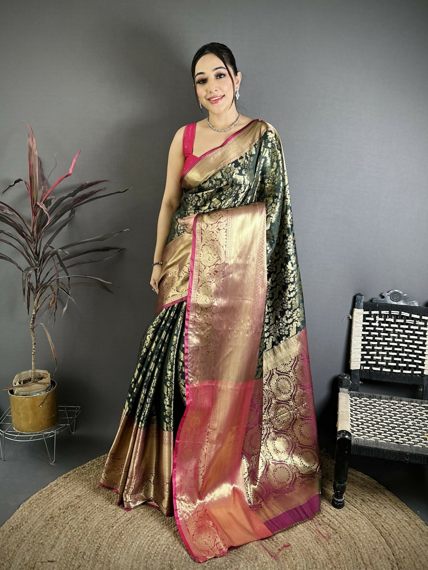 Prime Volt Pure Handloom Kanjivaram Katan Silk Saree with Antique Zari & Contrast Pallu-Green