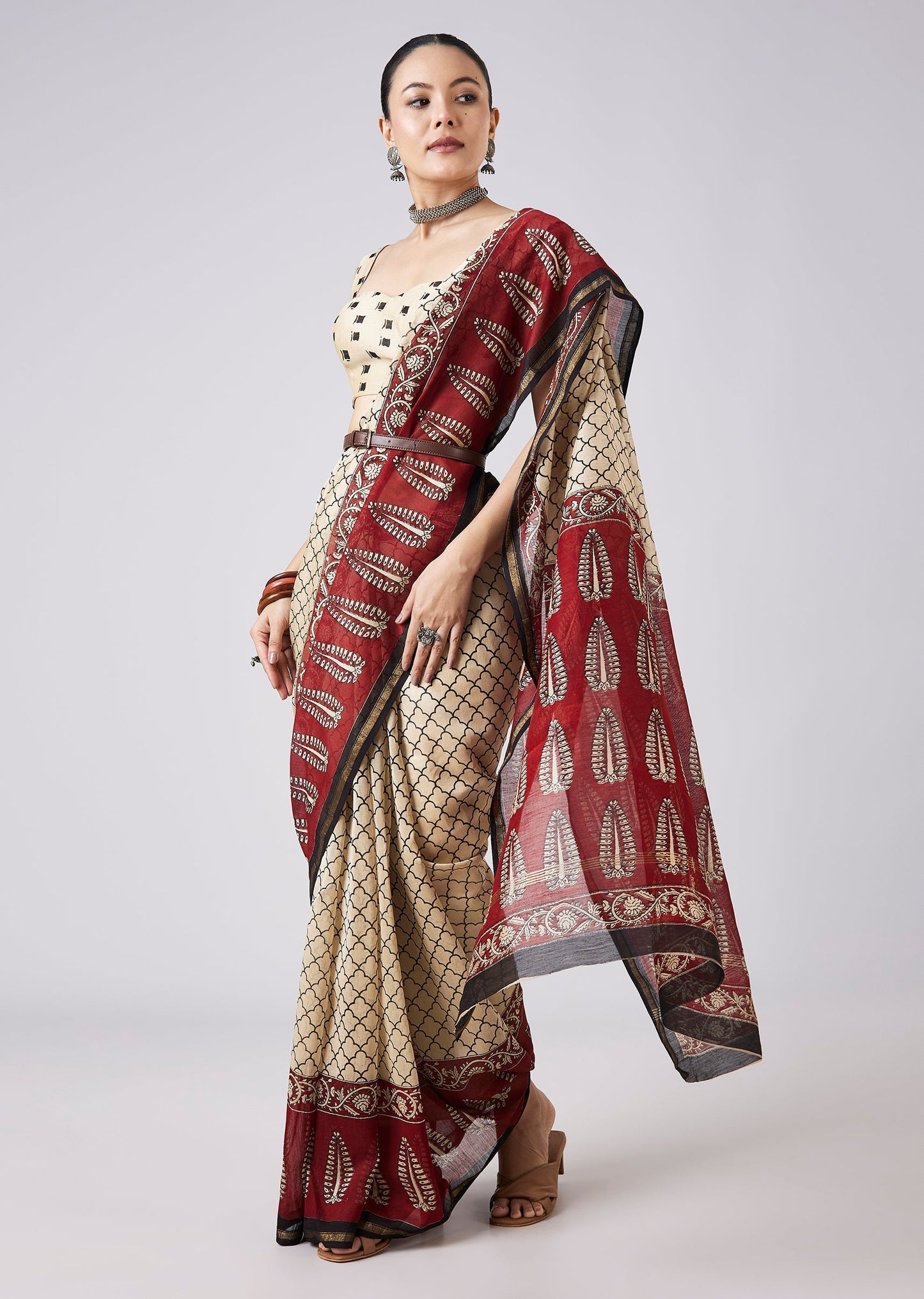 Cream Colorblock Printed Saree with Unstitched Blouse
