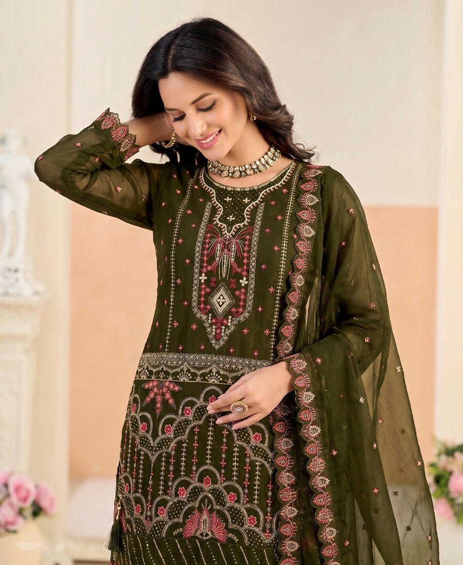 KC Mahendi Pakistani Crunchy Silk Heavy Salwar Kameez For Women