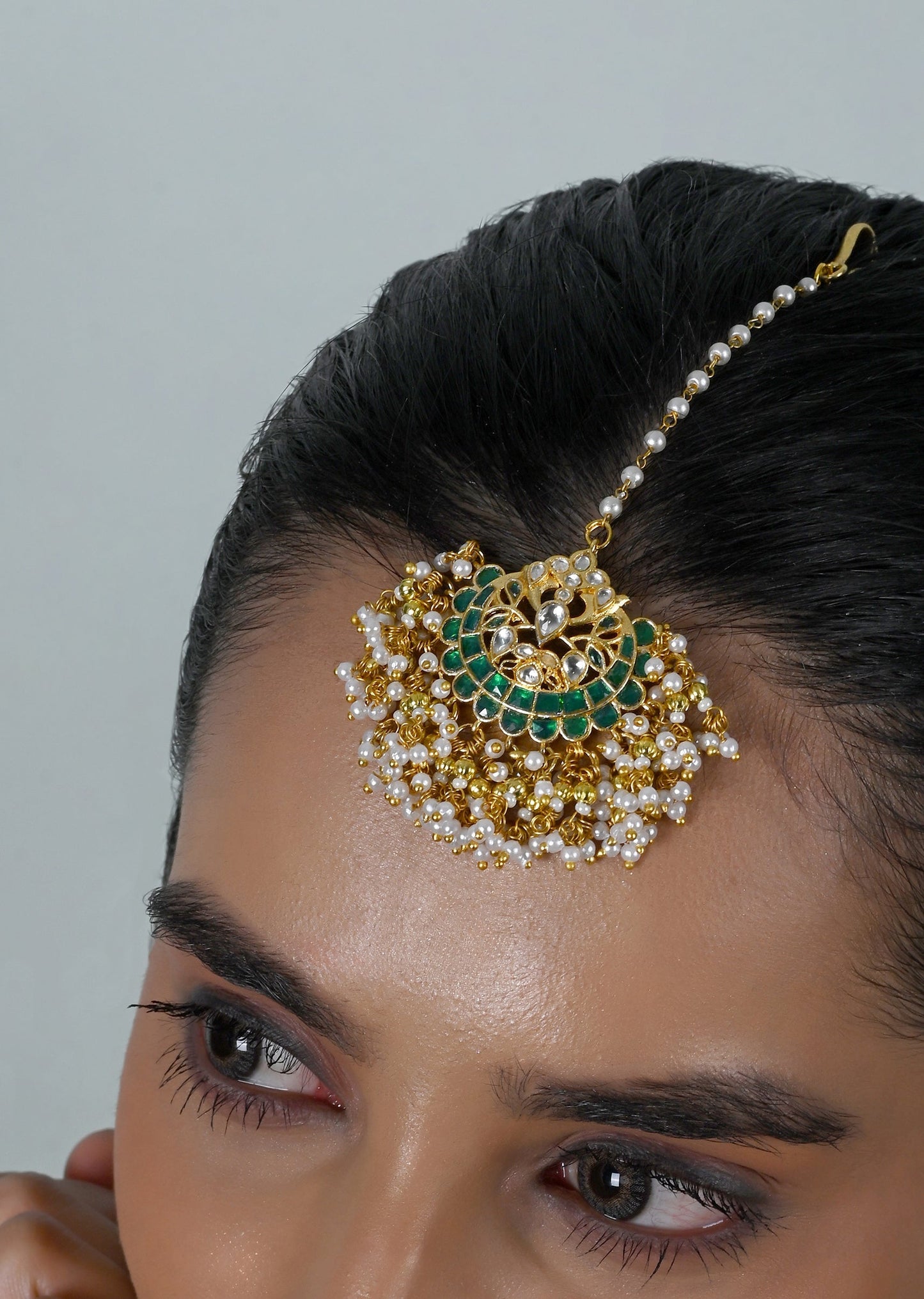 Emerald Glow Kundan Maang Tikka