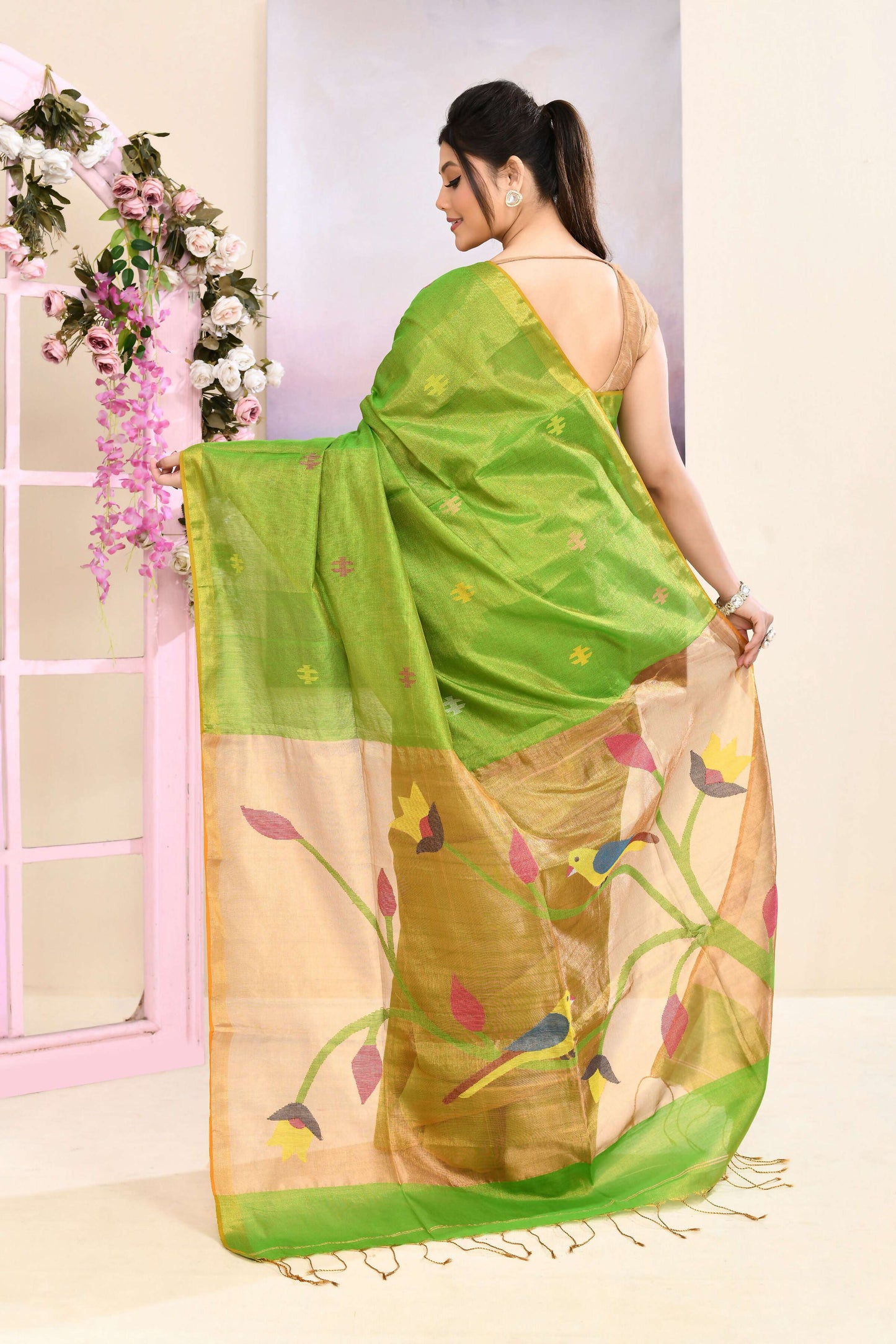 Piyari Fashion Women's Green Embellished Tissue Jamdani Saree