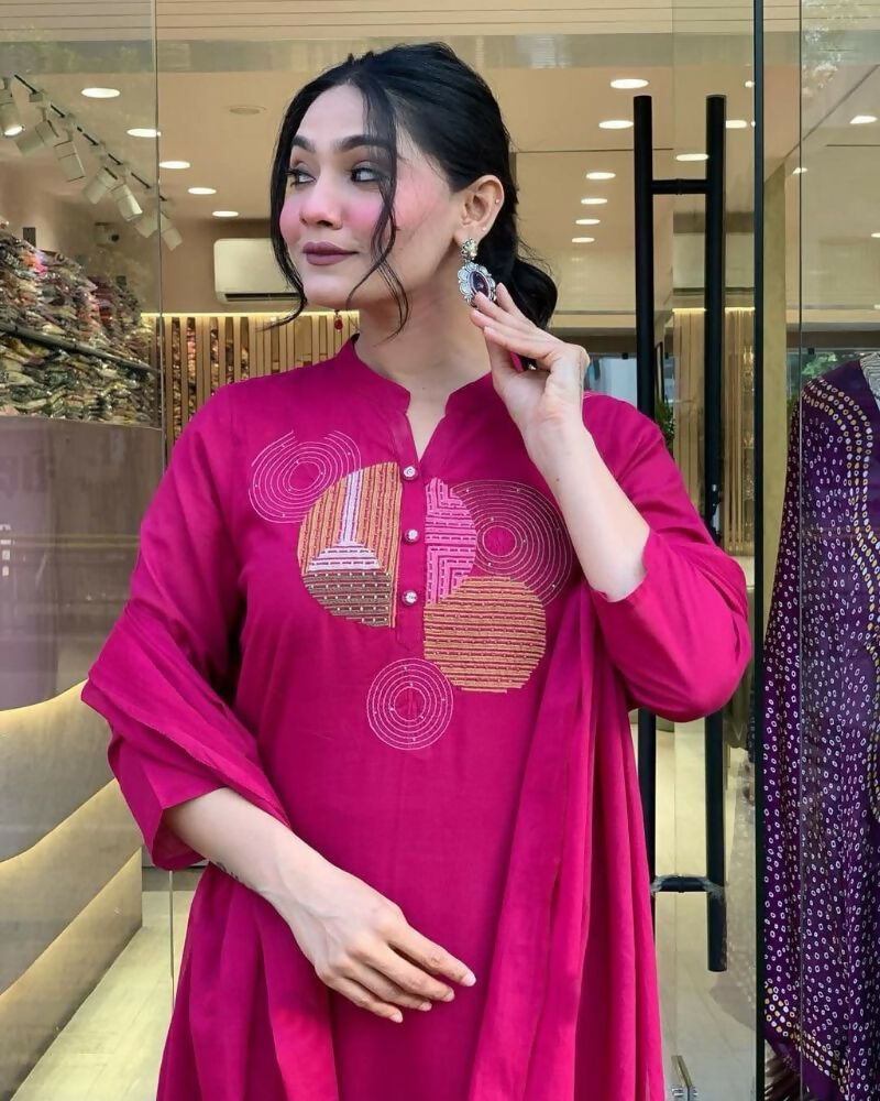 Teeya Creation Women Pink Geometric Embroidered Straight Kurta with Pants and Dupatta Set
