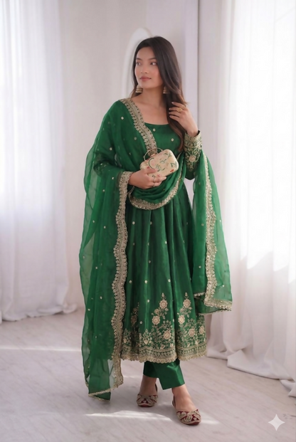 Teeya Creation Womens New Latest Trendy Elegant Green Embroidered Anarkali Suit Set with Scalloped Dupatta