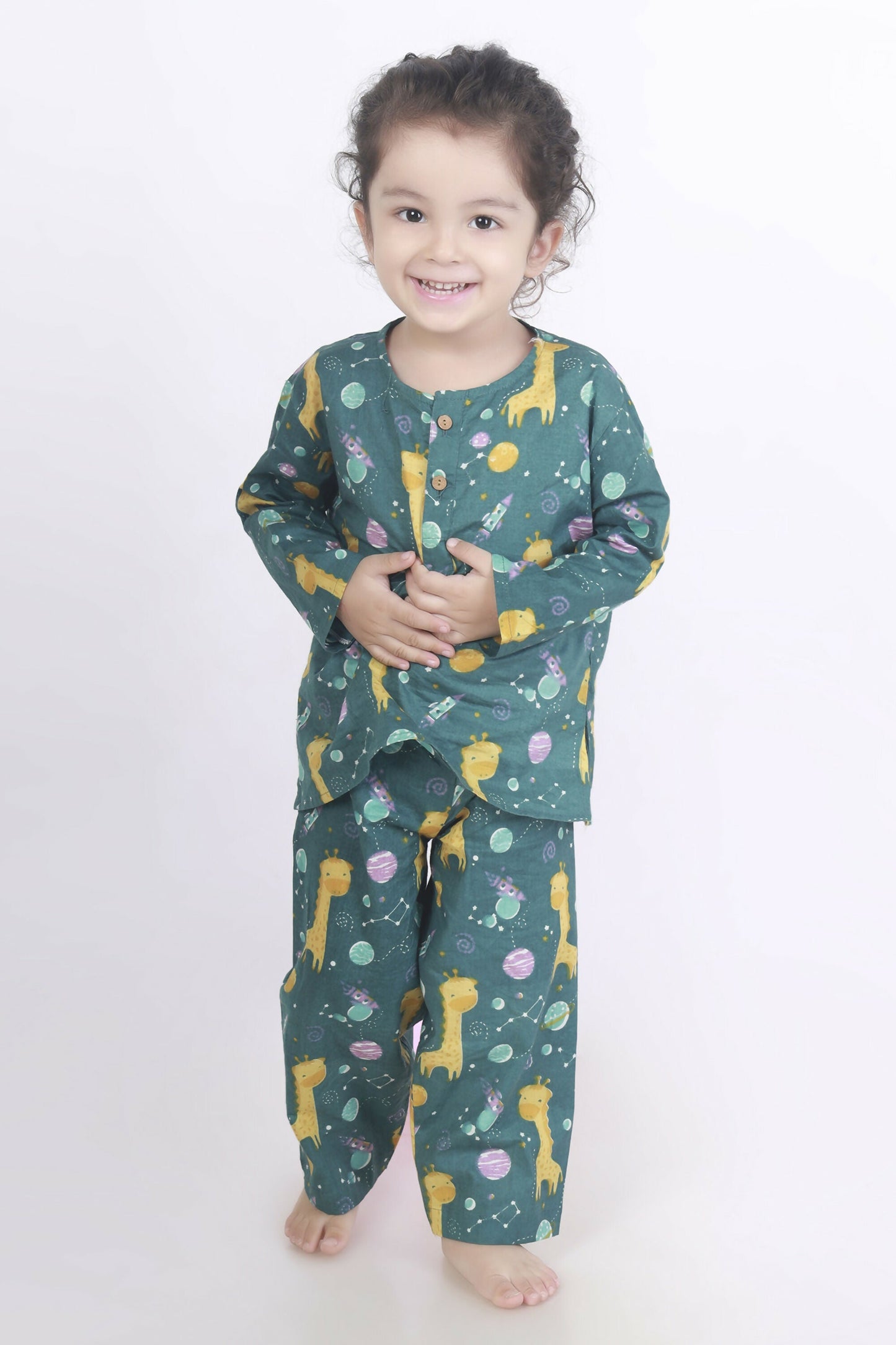 Breathables Green Giraffe Print Cotton Nightsuit Set For Kids