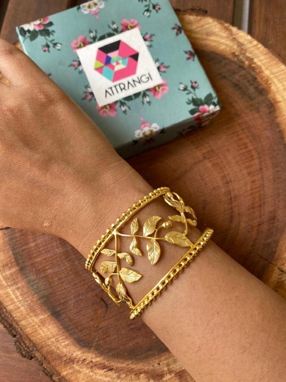 Metal Dust Flexi Gold Kada