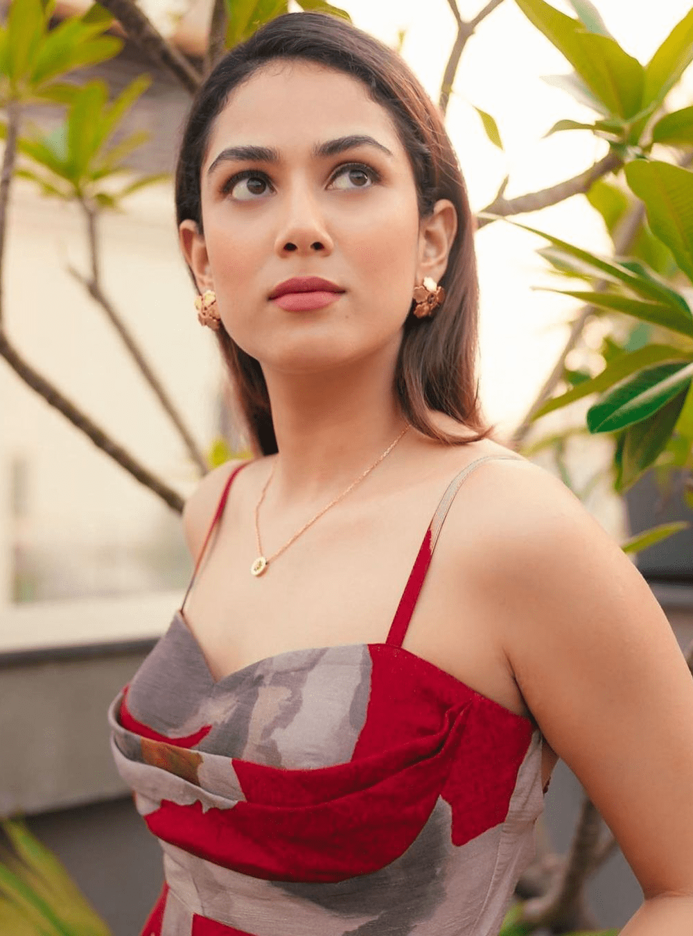 Mira Rajput Kapoor in OH Poppi Clump Stud Earrings