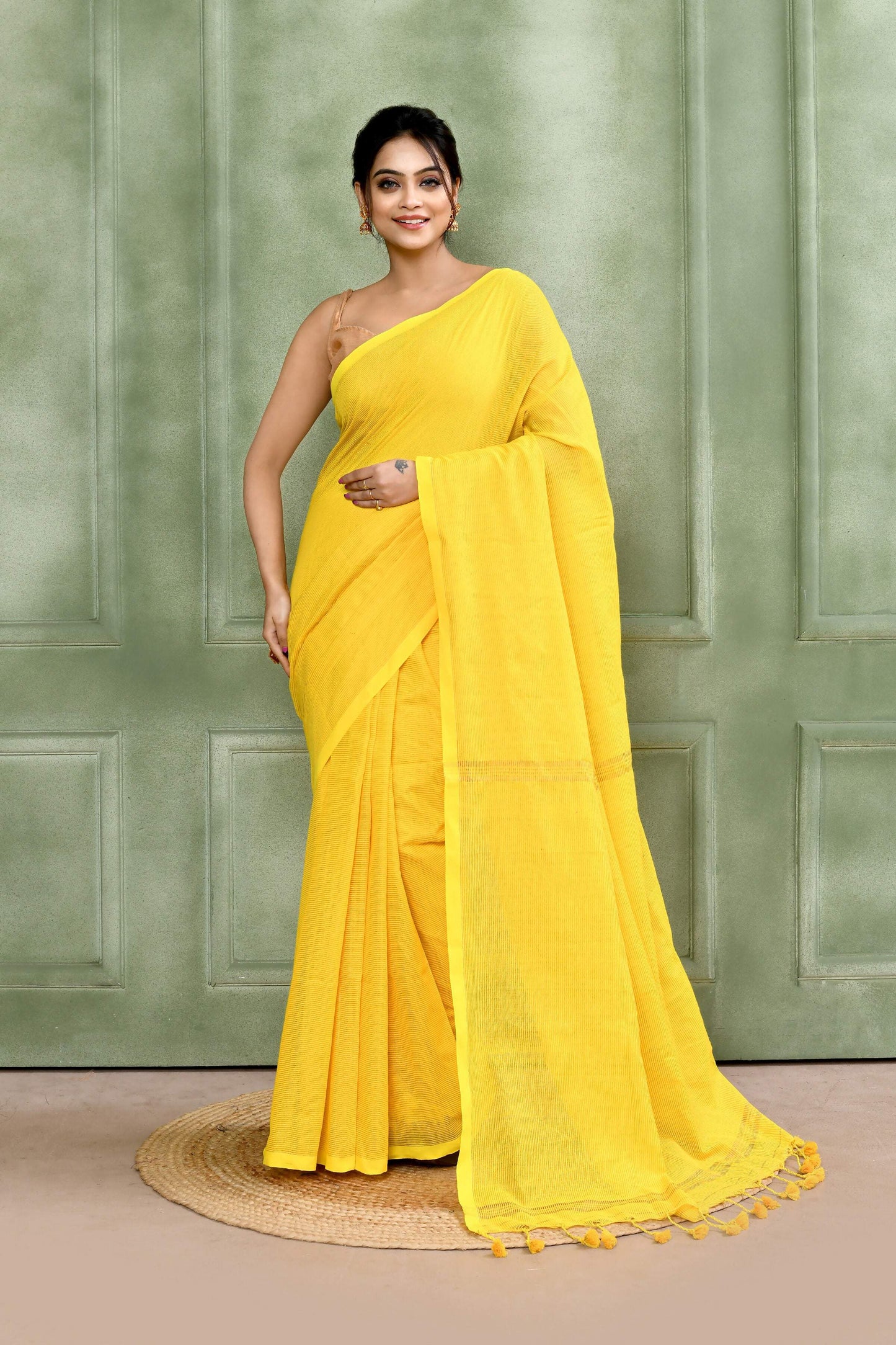 Piyari Fashion Women's Yellow Embellished Cotton Blend Zari Check Handloom Saree