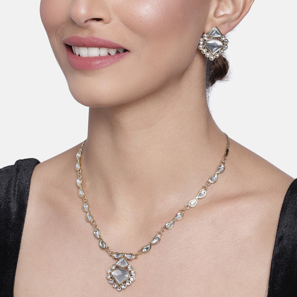 Estele Stylish Traditional Kundan Necklace Set for Women
