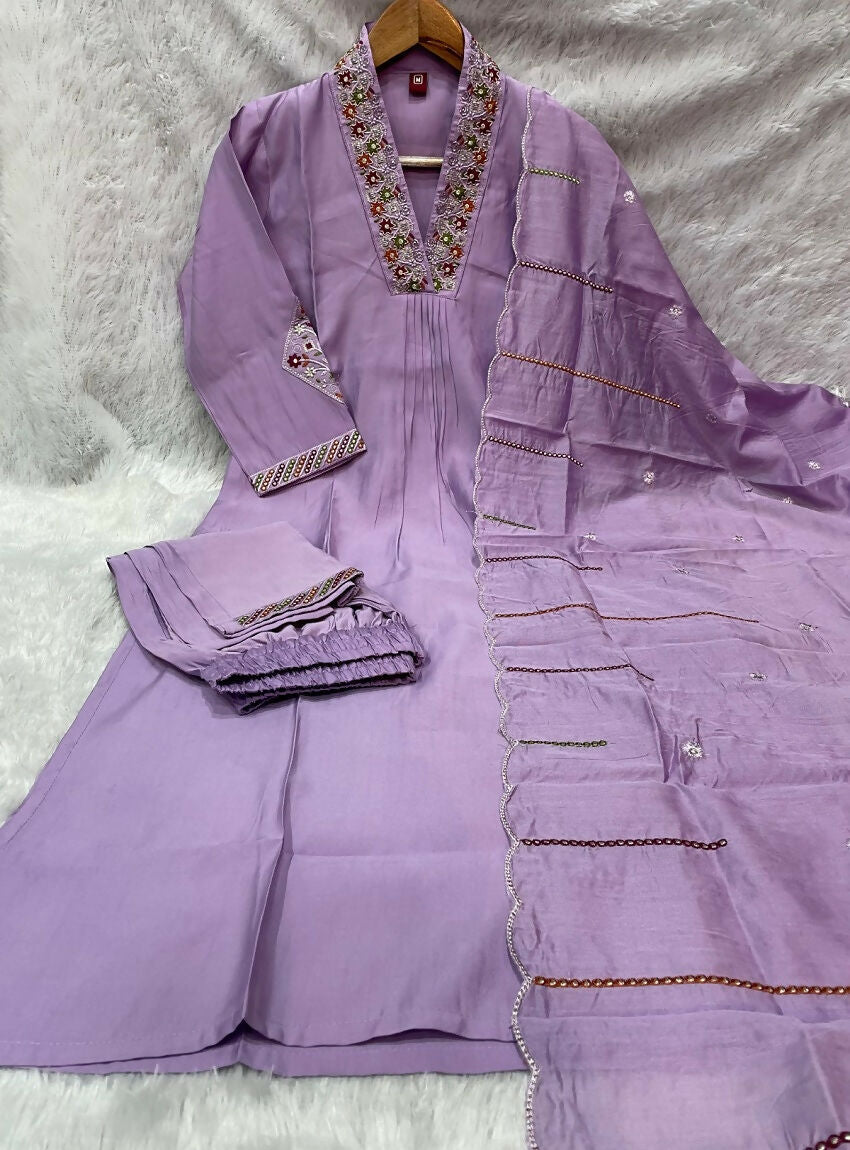 Teeya Creation Lavender Embroidered Silk Kurta Pant Set With Scalloped Dupatta