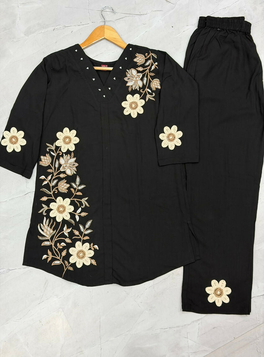 Teeya Creation Women Jet Black Embroidered Tunic & Pant Co-Ord Set