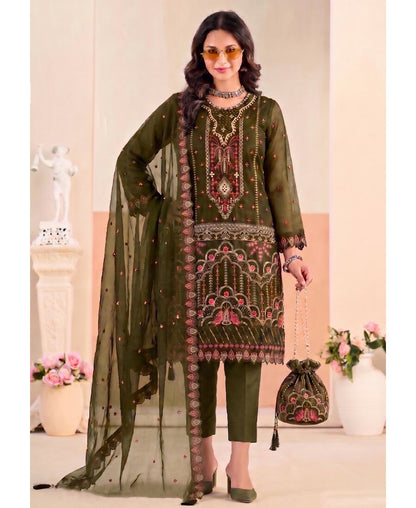 KC Mahendi Pakistani Crunchy Silk Heavy Salwar Kameez For Women