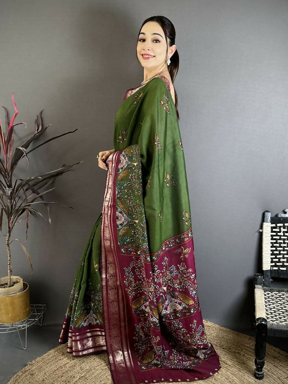 Prime Volt Premium Viscose Silk Kalamkari Saree with Peacock Zari Border & Bandhani Blouse-Green