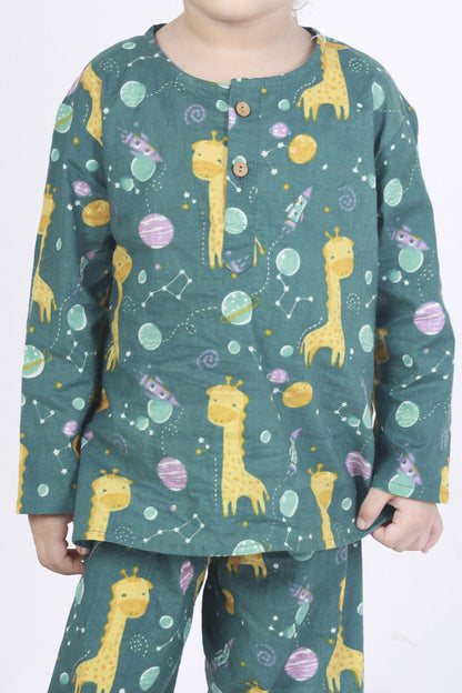 Breathables Green Giraffe Print Cotton Nightsuit Set For Kids