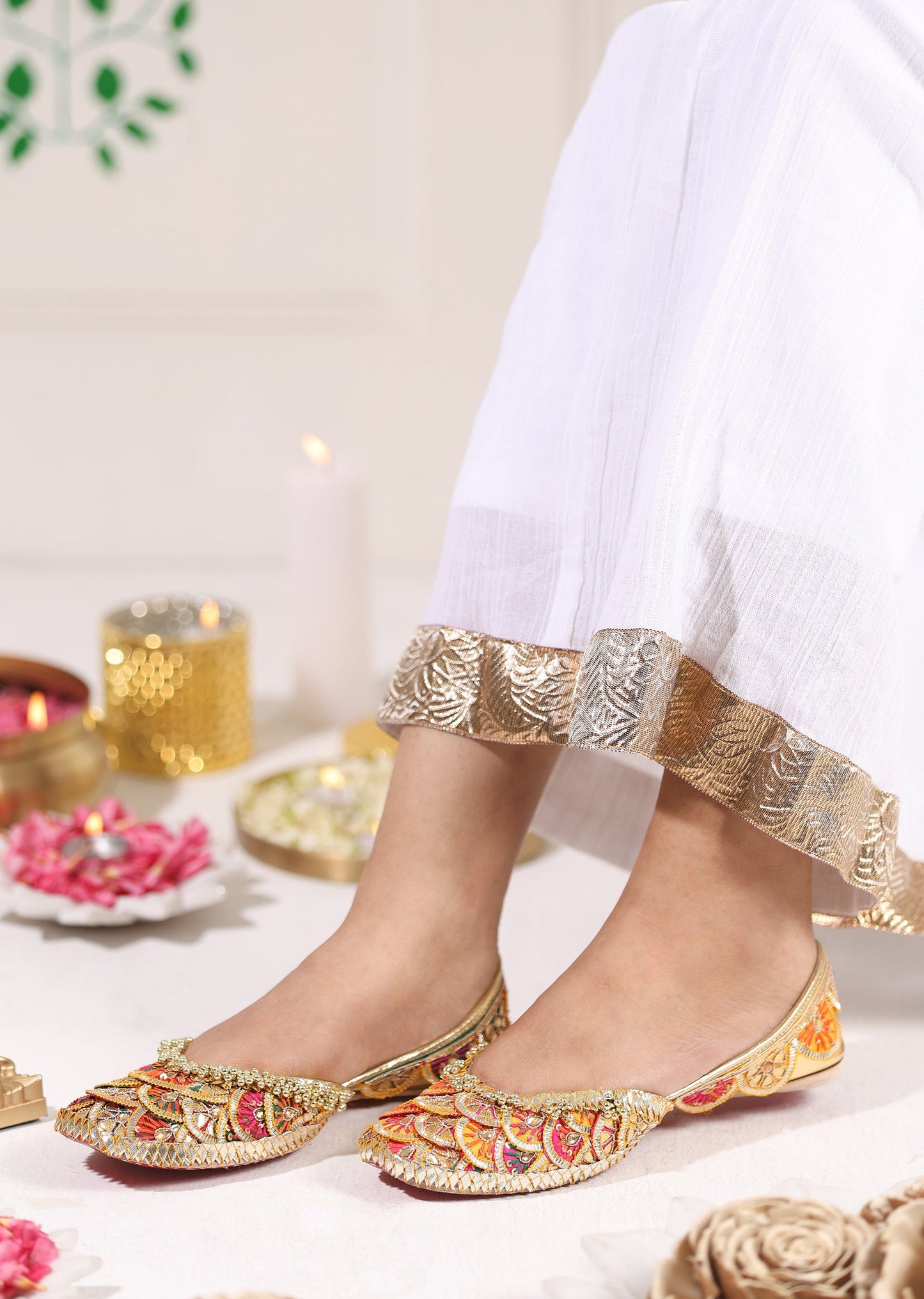 Rose Gold Embellished Kolhapuri
