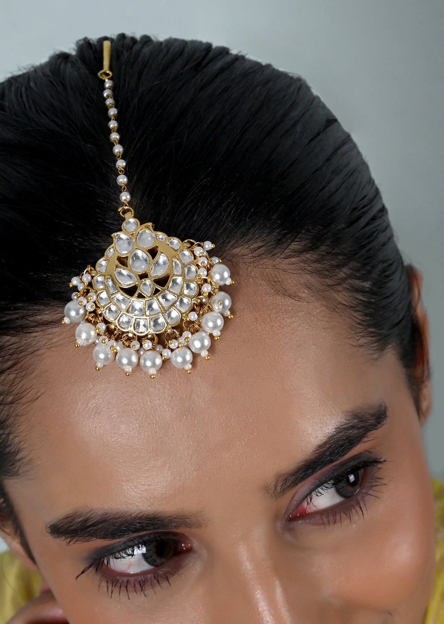 Royal White Kundan Maang Tikka