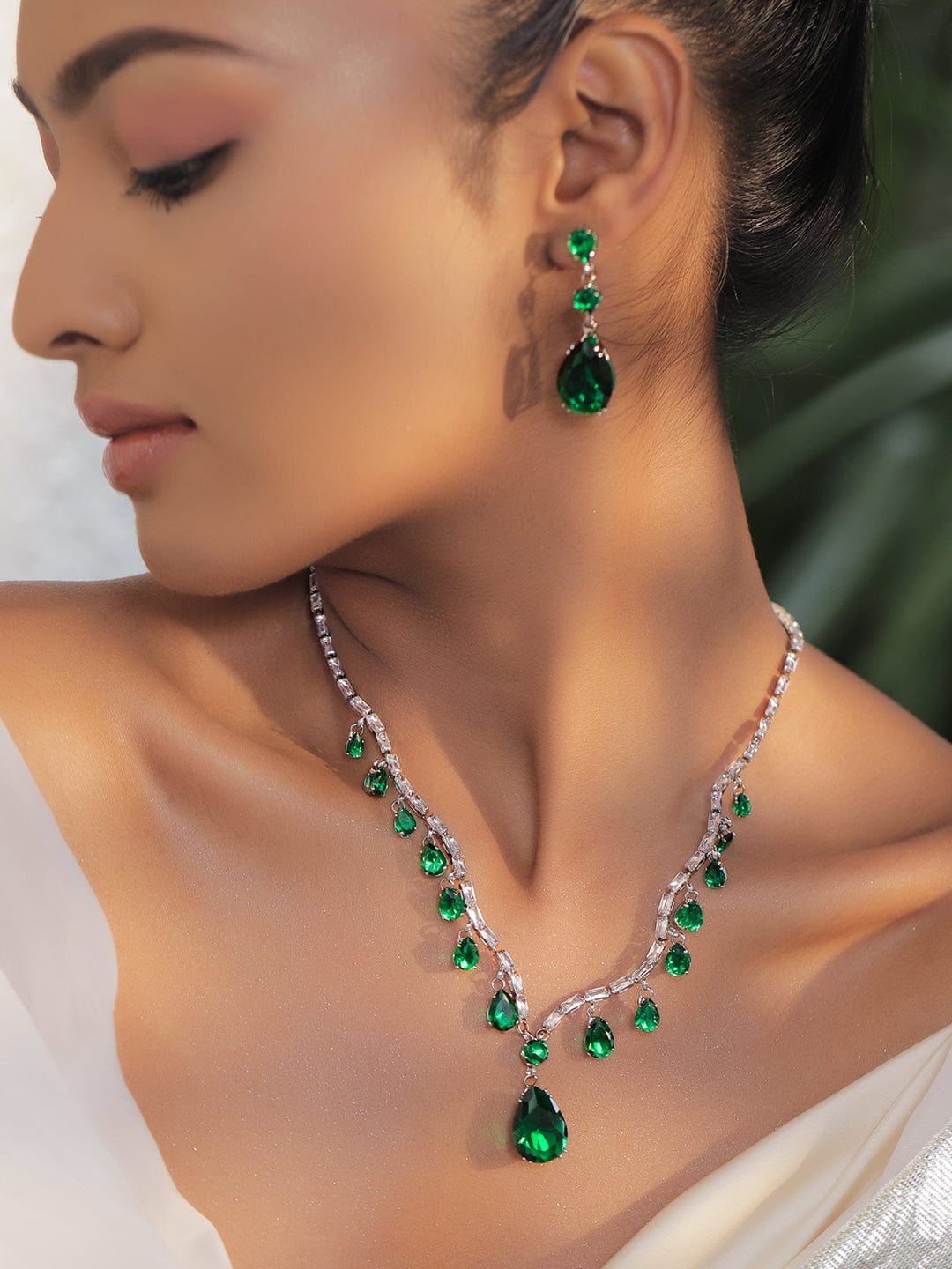 Emerald Drops Necklace Set