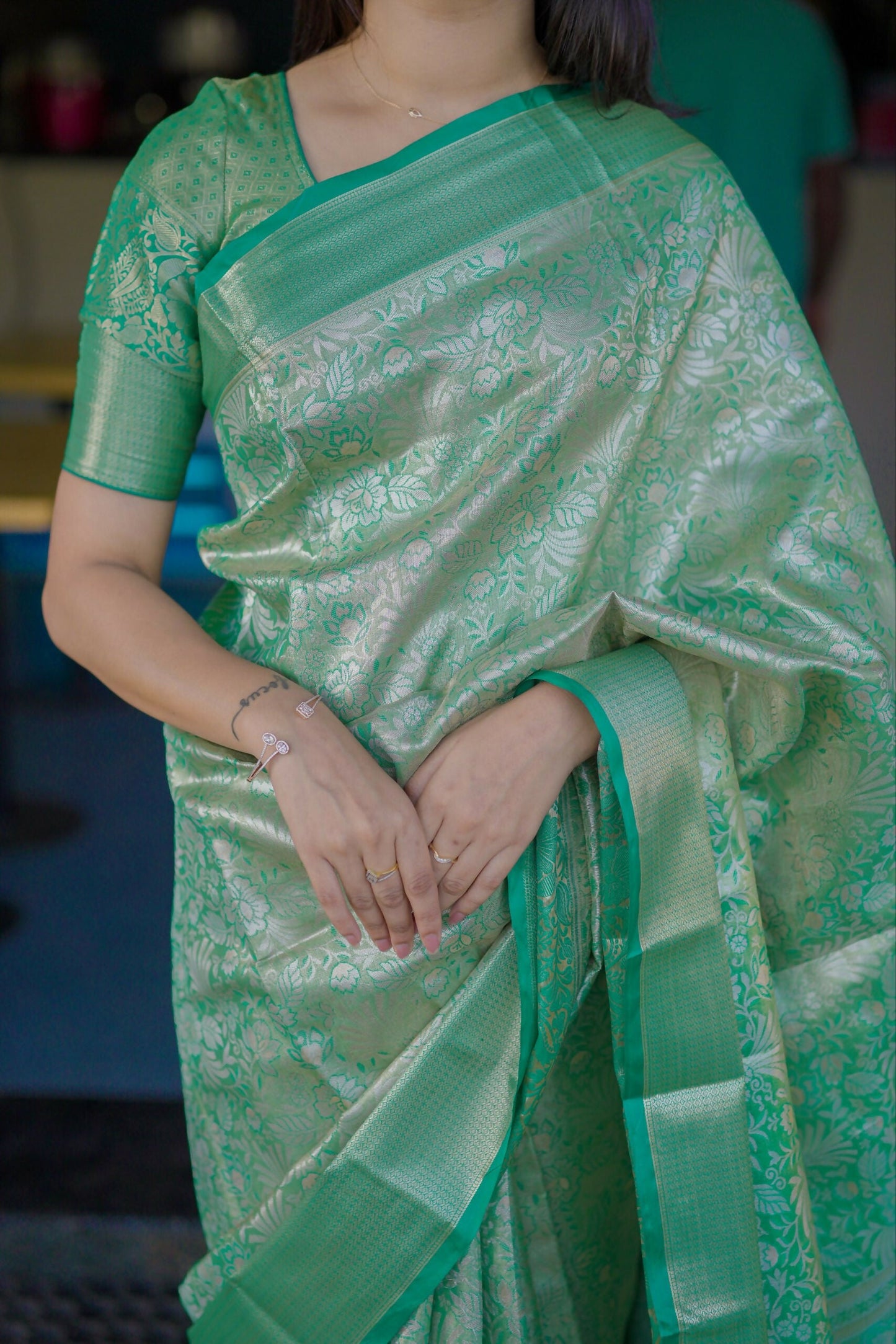 Prime Volt Bridal Kanchipuram Silk Saree with Rich Zari Weaving & Contrast Border-Green