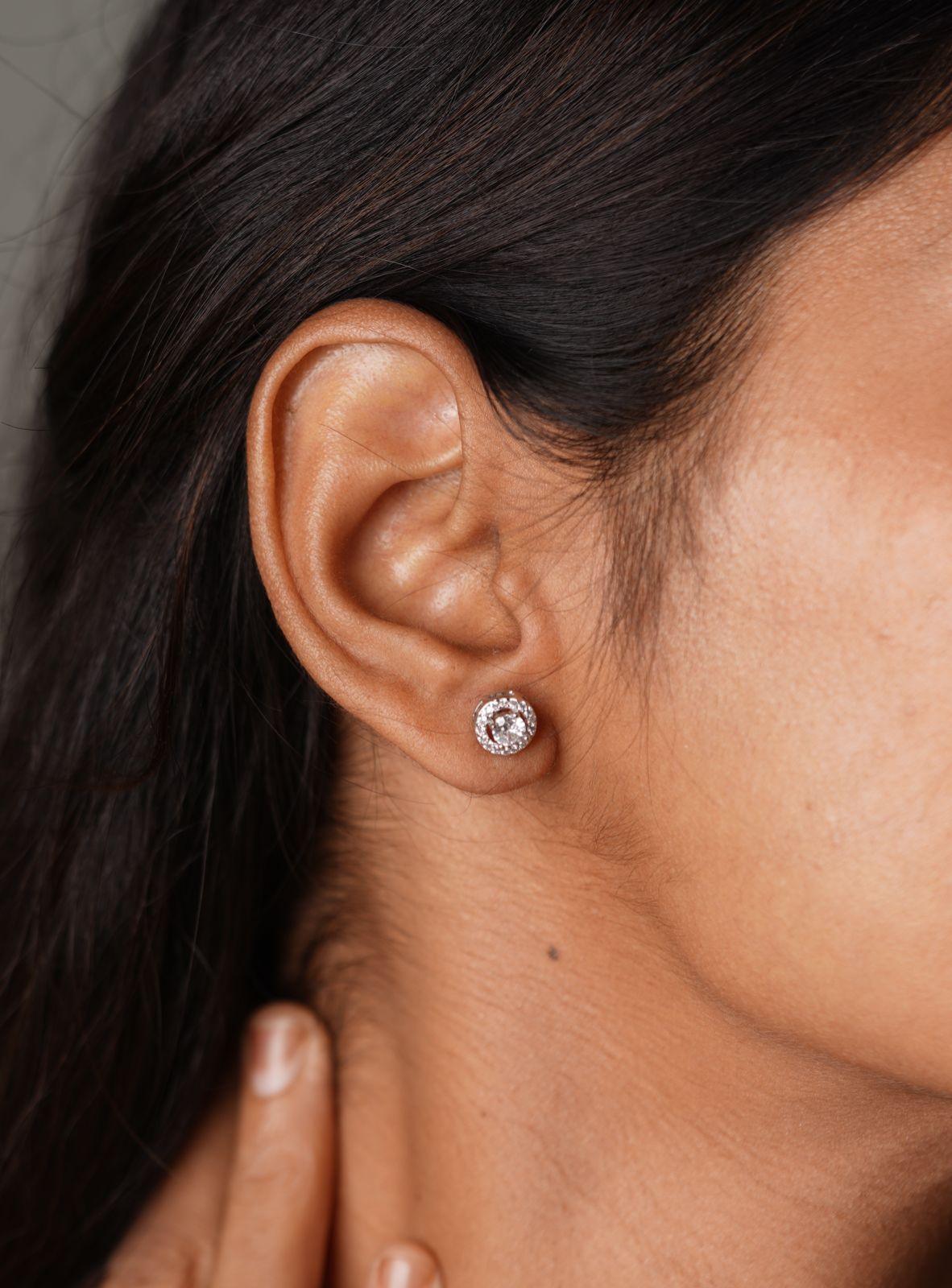 50 Cent Small Round Solitaires Halo| Screwback