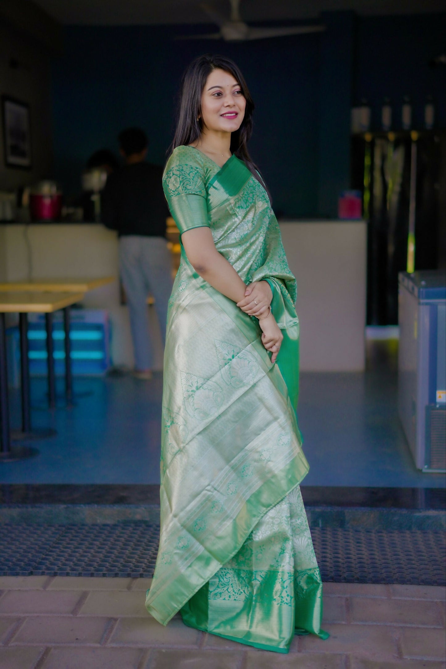 Prime Volt Bridal Kanchipuram Silk Saree with Rich Zari Weaving & Contrast Border-Green