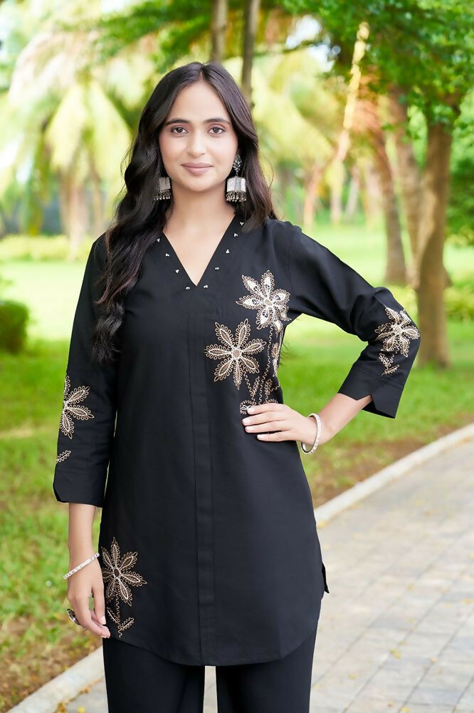 Teeya Creation New Latest Stylish Elegant Black Embroidered Kurti with Matching Pants Co-ord Set