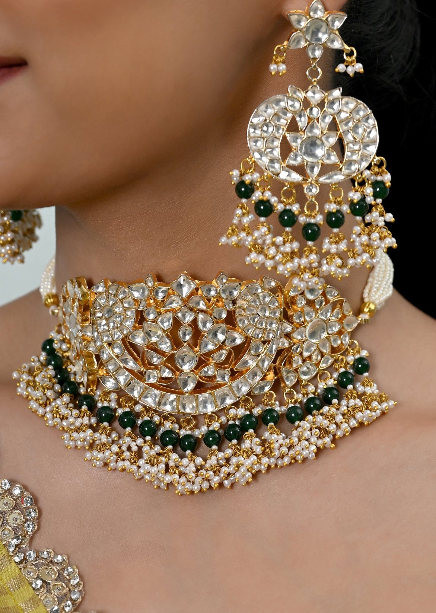 White Jadau Kundan Choker Set With Earrings And Tika