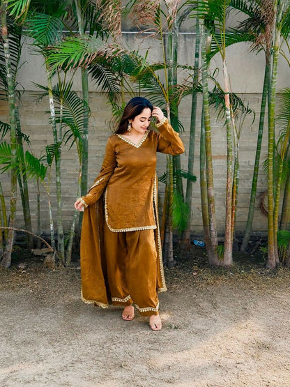 Teeya Creation New Trendy Elegant Gold Chanderi Silk Kurta Set with Delicate Lace Detailing and Matching Dupatta