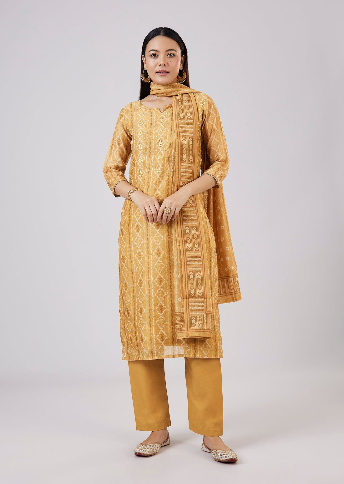 Yellow Chanderi Printed Kurta Set With Gotta Patti Work