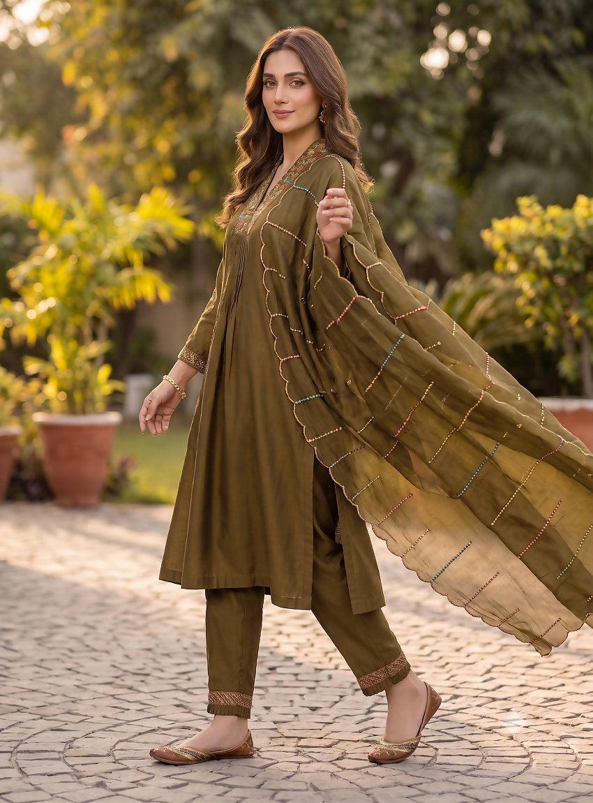 Teeya Creation Mehendi Green Embroidered Kurta Pant Set With Dupatta