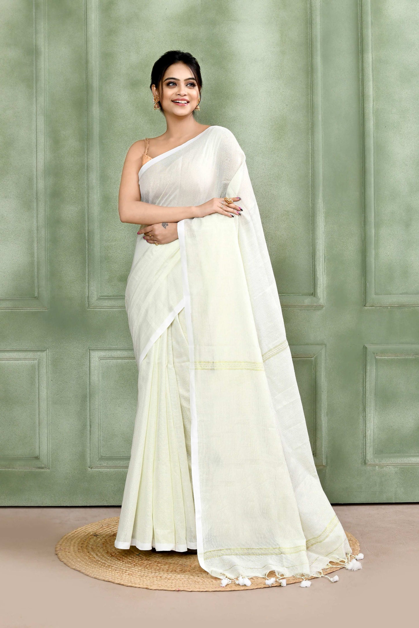 Piyari Fashion Women's White Embellished Cotton Blend Zari Check Handloom Saree